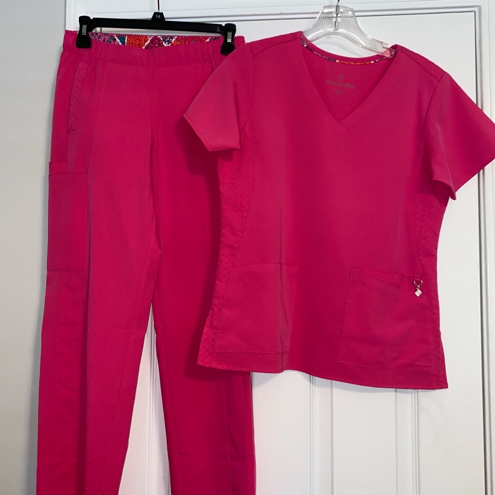 VERA BRADLEY PINK SCRUBS XS